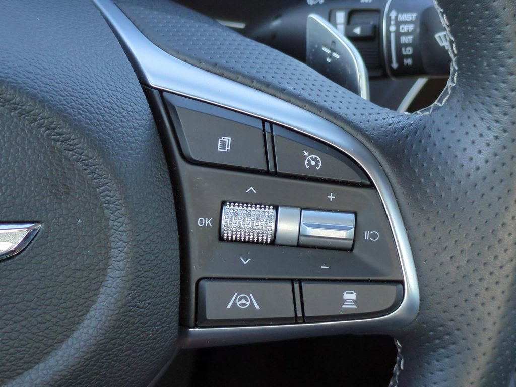 Used 2023 Genesis G70 2.0T AWD/4WD image 13