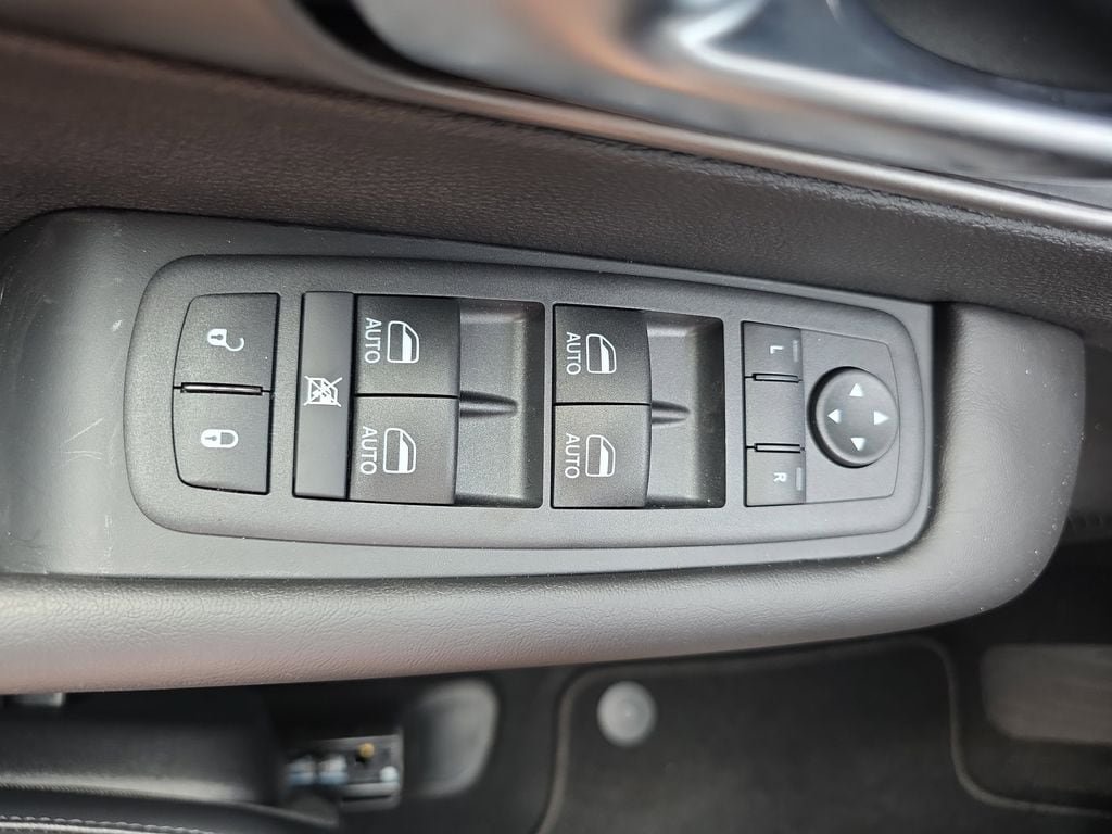 New 2027 Chrysler Pacifica Select AWD/4WD image 31