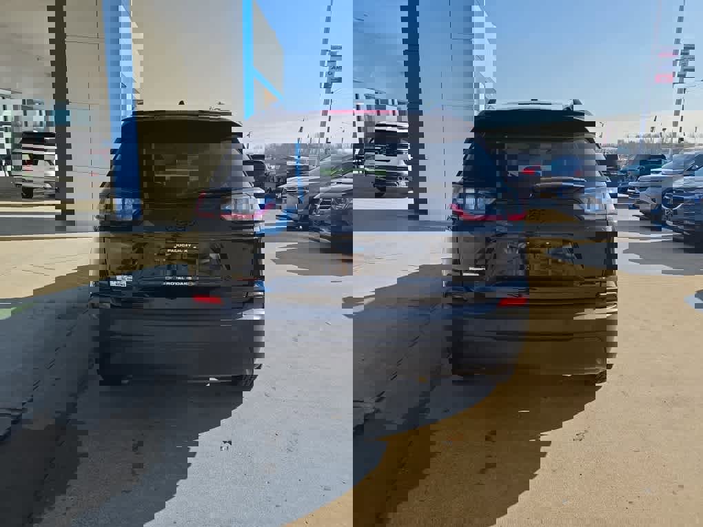 Used 2023 Jeep Cherokee Altitude Lux image 7