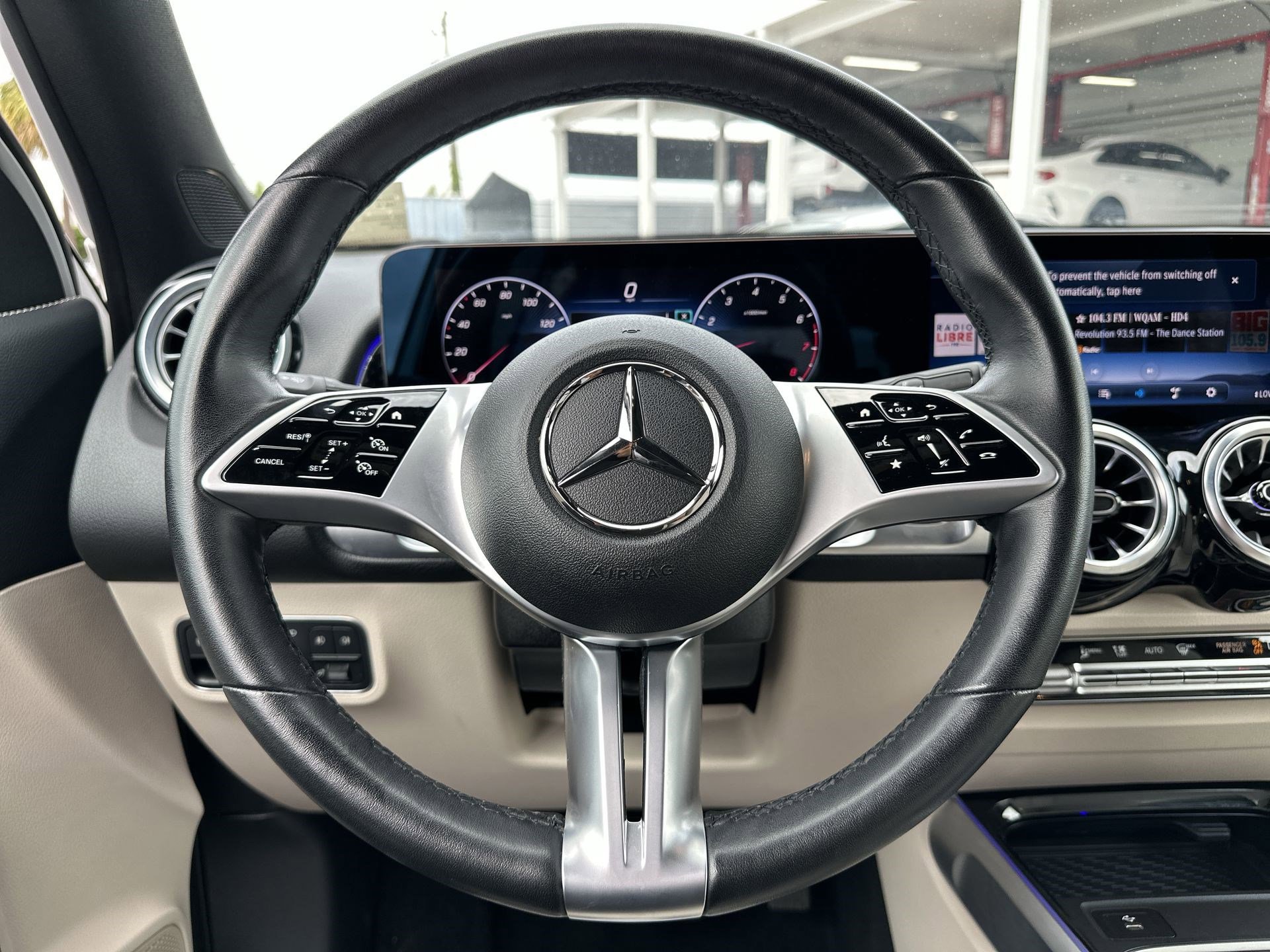Used 2025 Mercedes-Benz GLB 250 4MATIC image 11