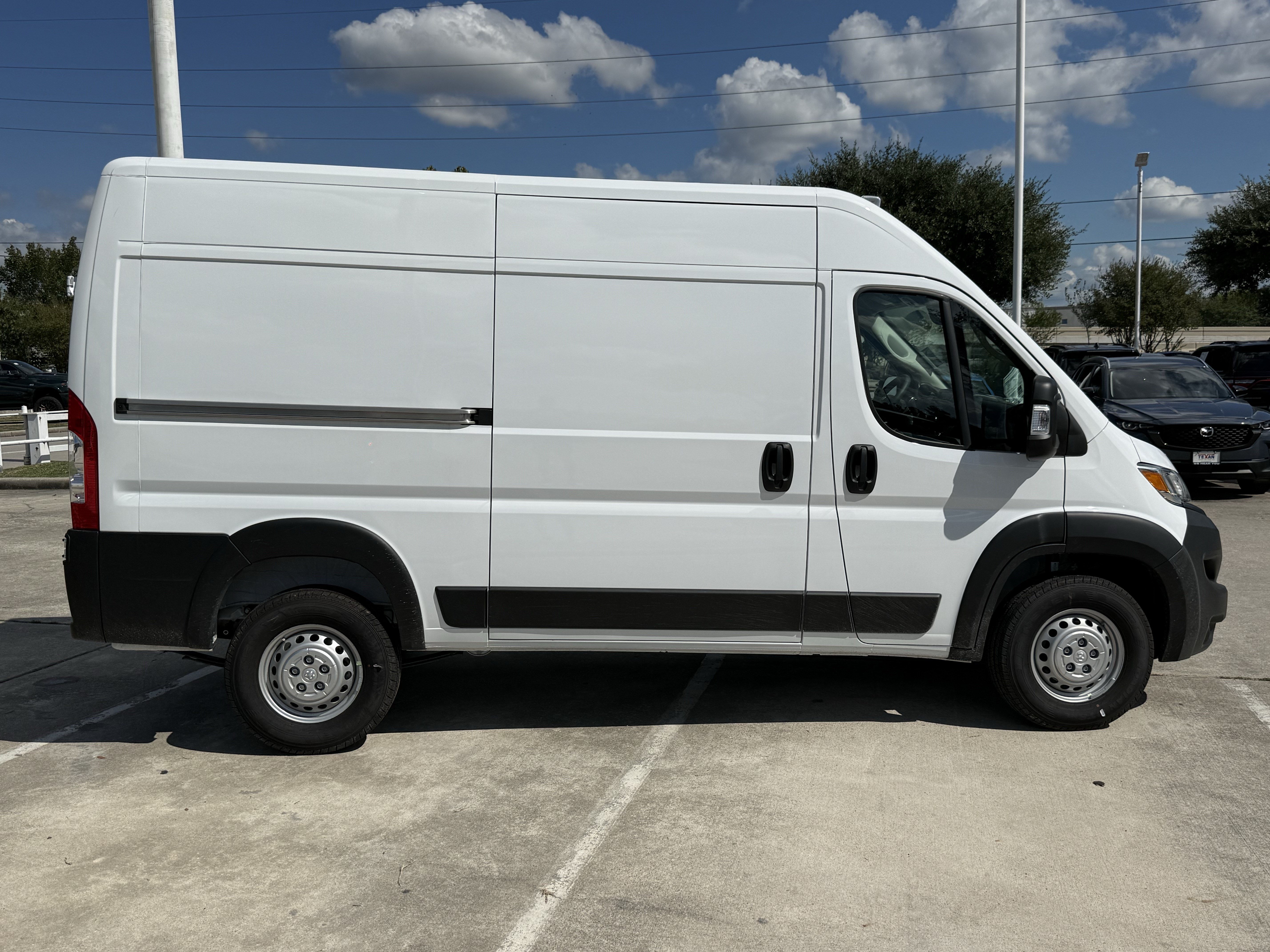 New 2027 RAM ProMaster 1500 w/ Convenience Group FWD image 3