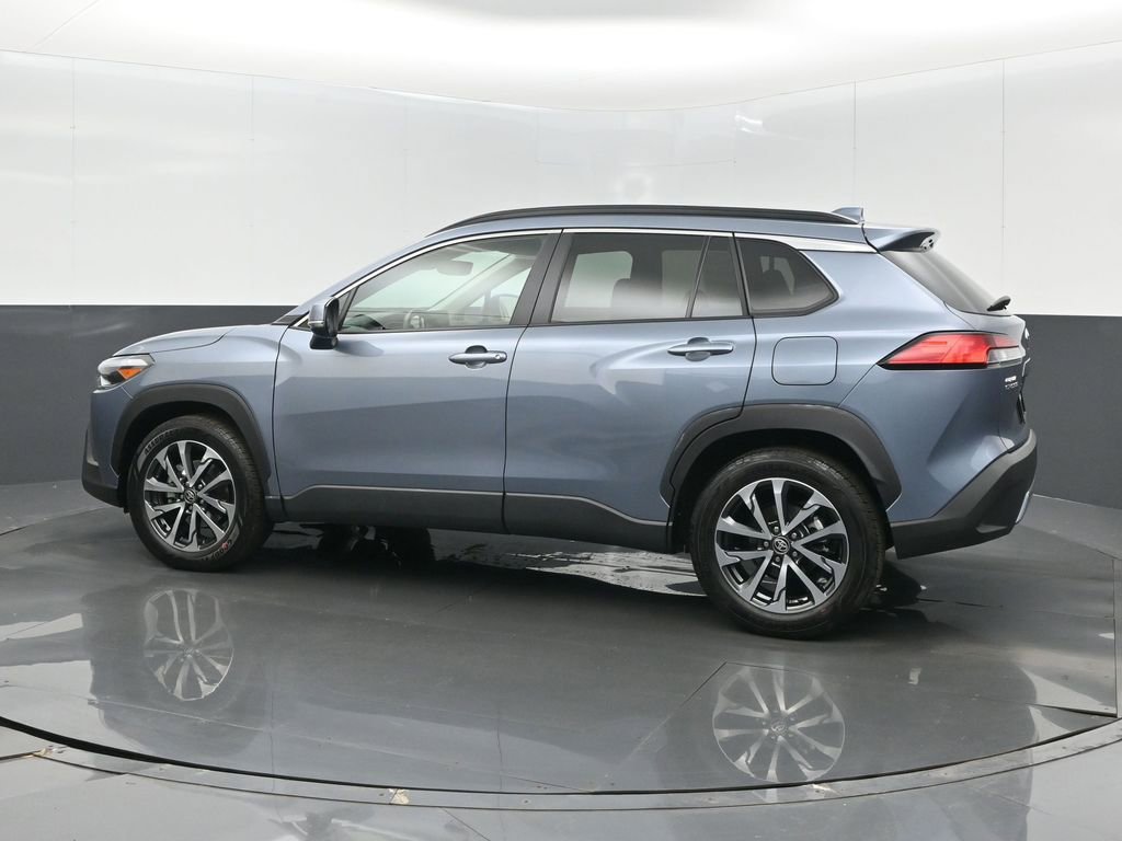 Used 2024 Toyota Corolla Cross XLE w/ Convenience Package image 13