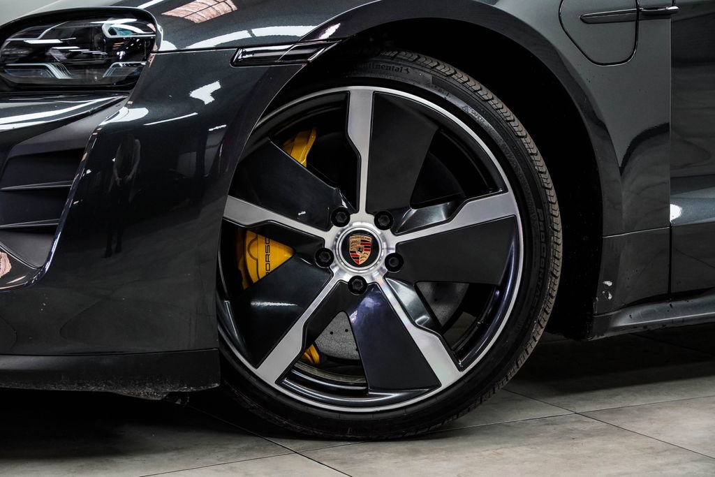 Used 2020 Porsche Taycan 4S image 3