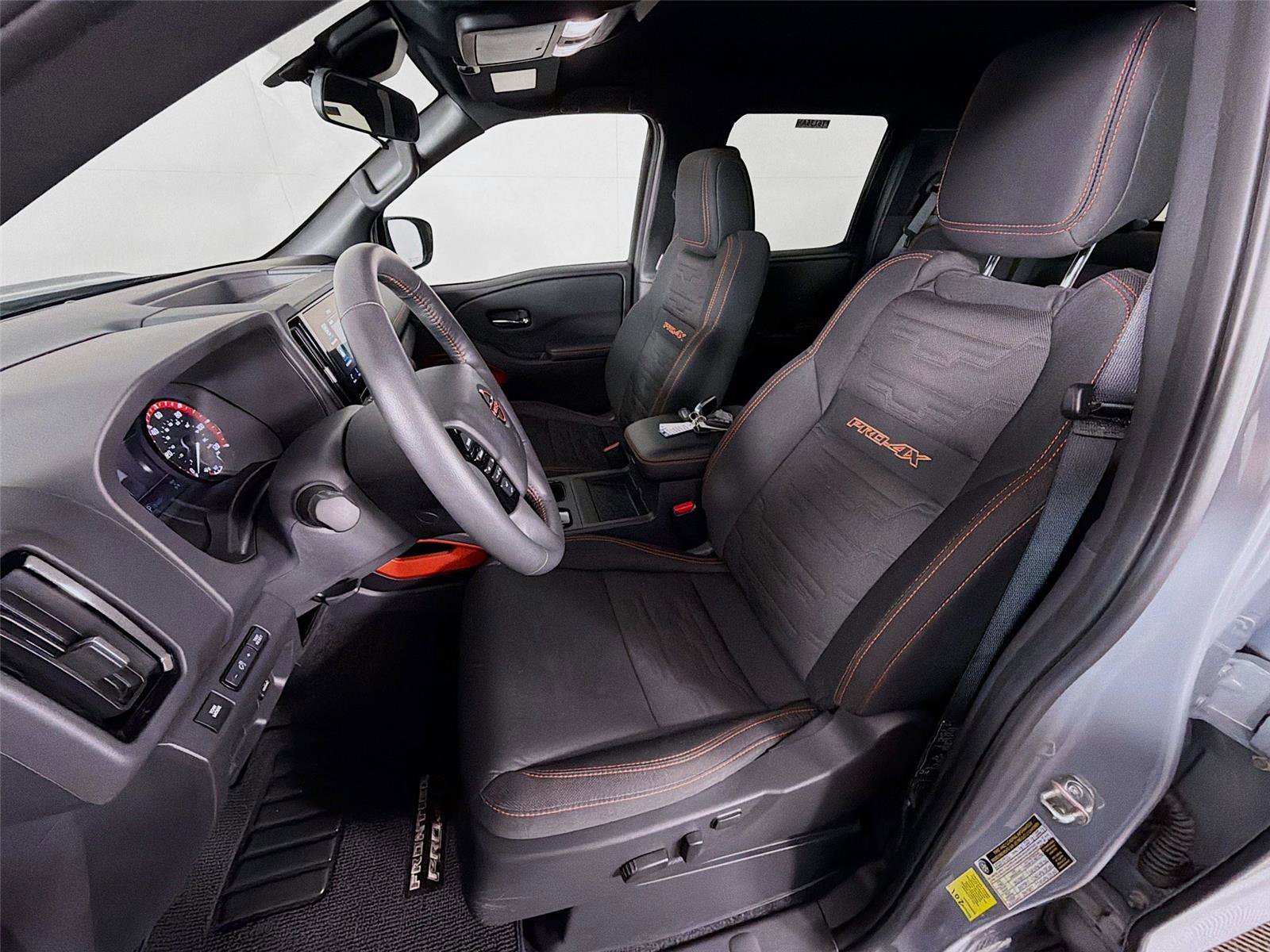 Used 2025 Nissan Frontier PRO-4X w/ Pro Convenience Package image 11