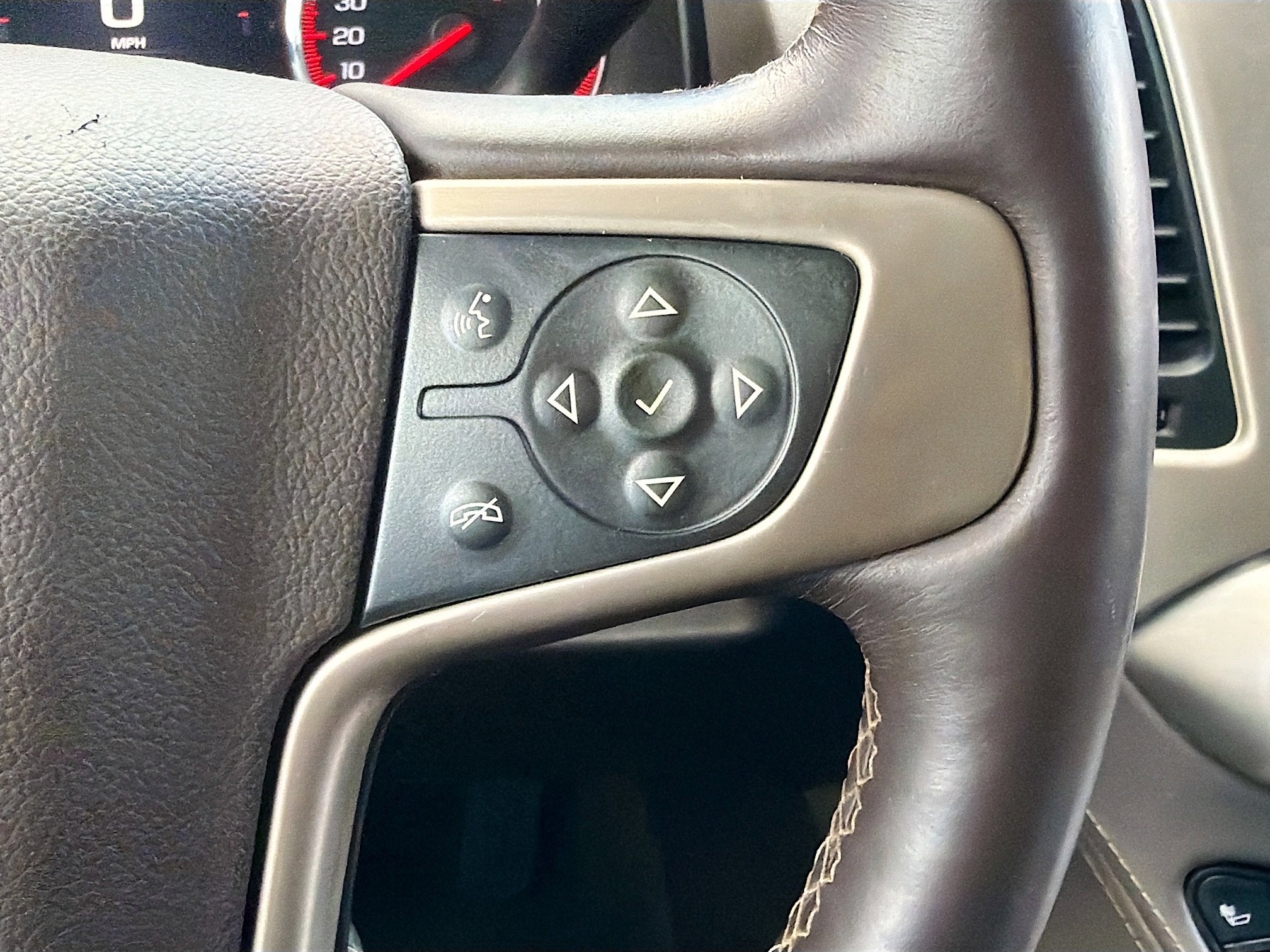 Used 2016 GMC Yukon Denali w/ Open Road Package image 39