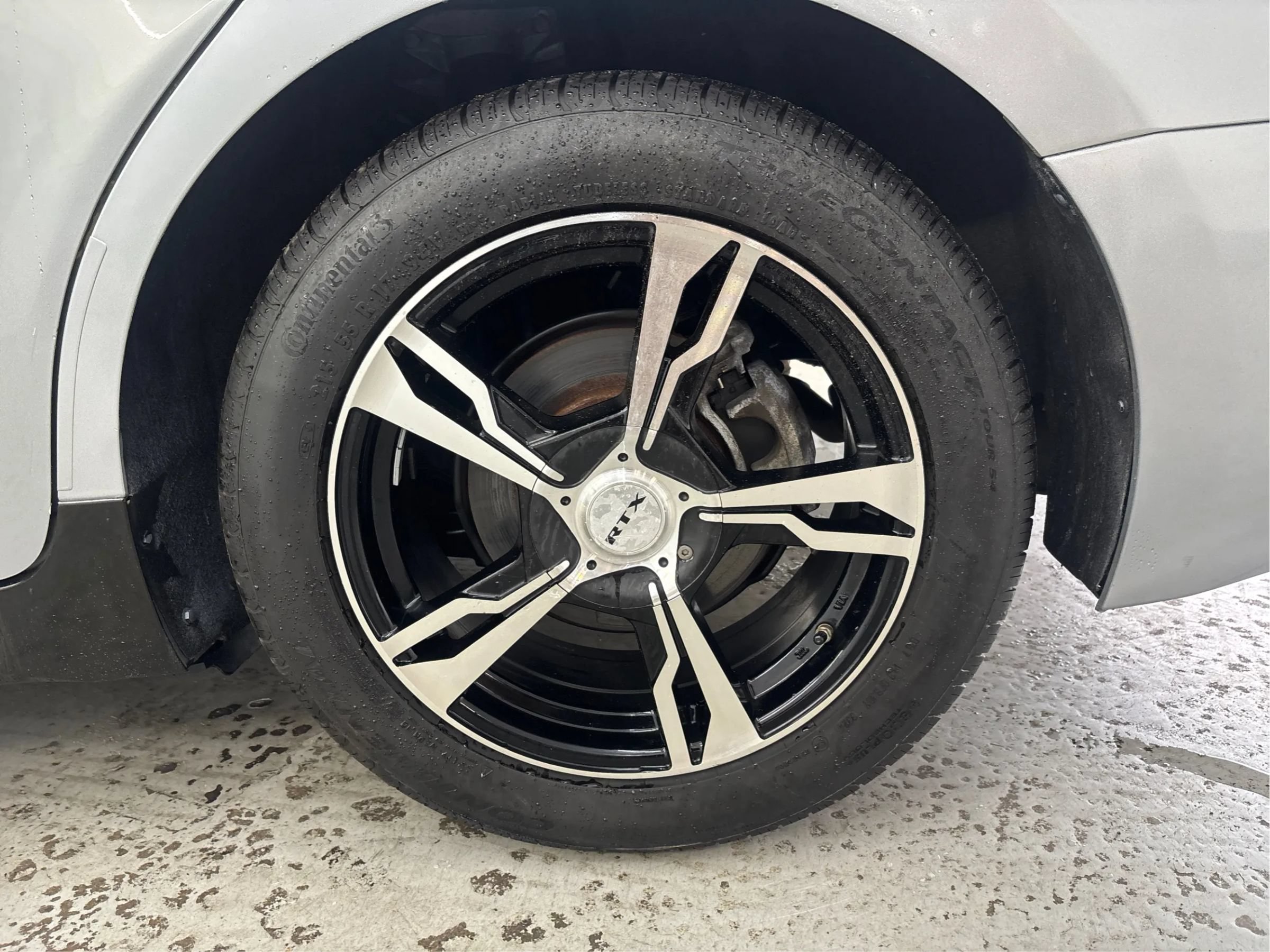 Used 2018 Toyota Camry XSE FWD image 30