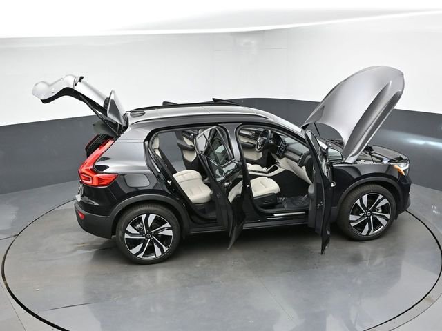 Used 2024 Volvo XC40 B5 Plus w/ Climate Package image 49