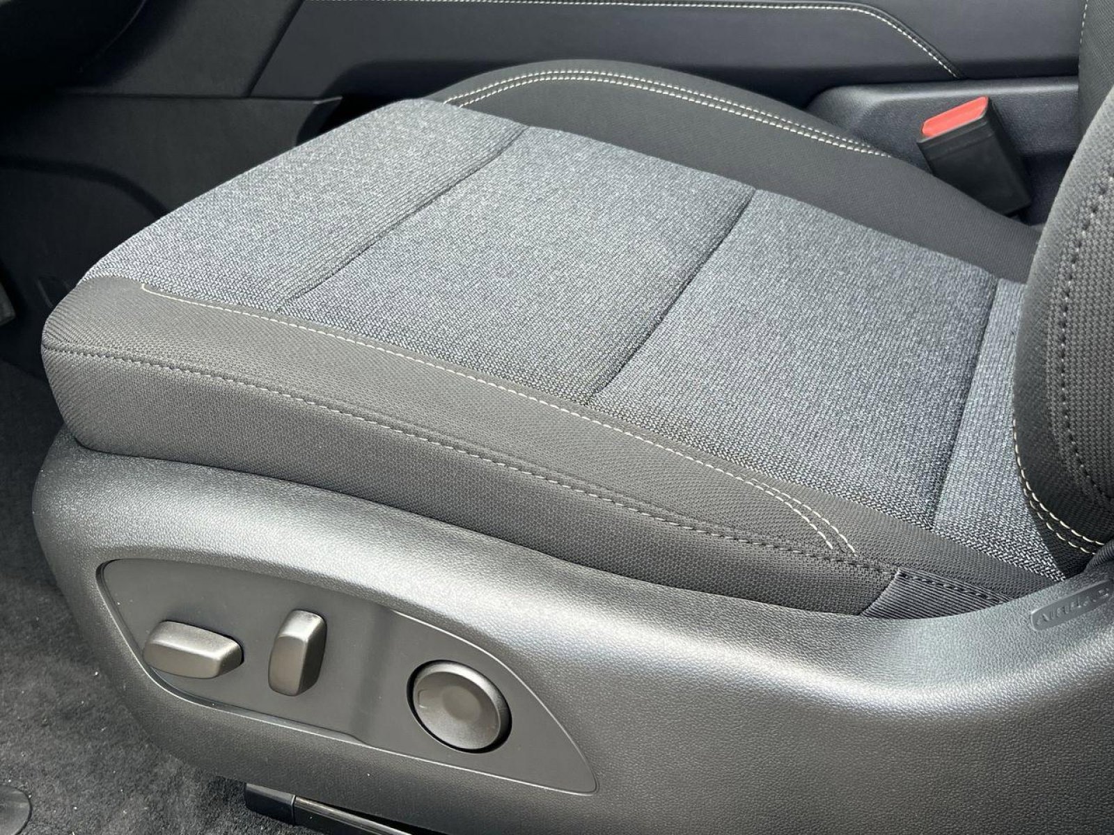 New 2025 GMC Acadia Elevation image 10