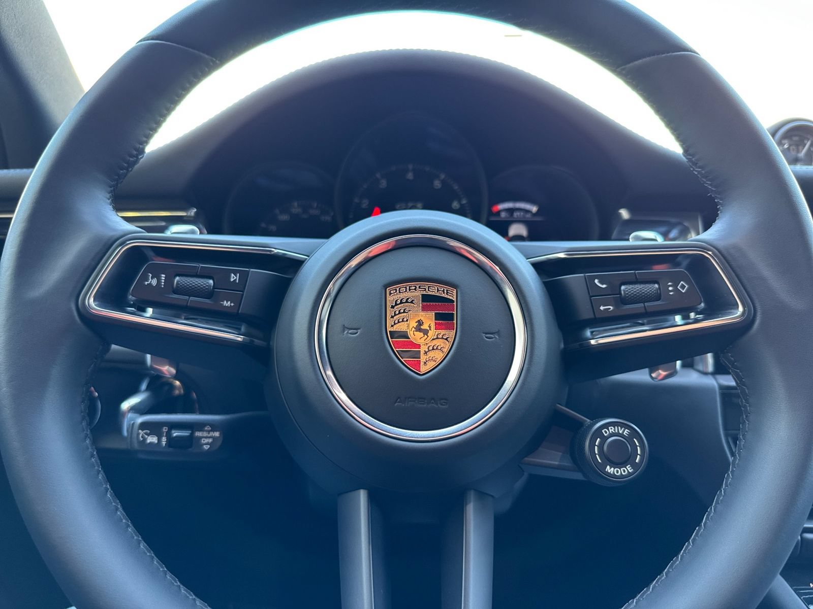 Certified 2025 Porsche Macan GTS AWD/4WD image 27
