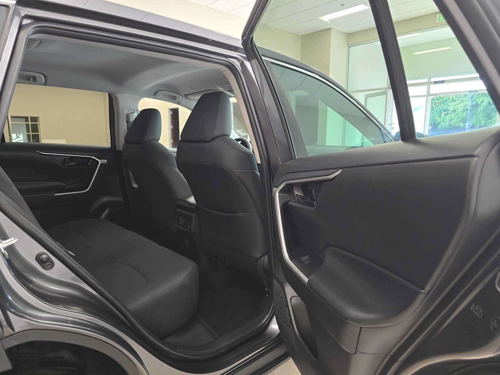 Used 2023 Toyota RAV4 LE AWD/4WD image 27