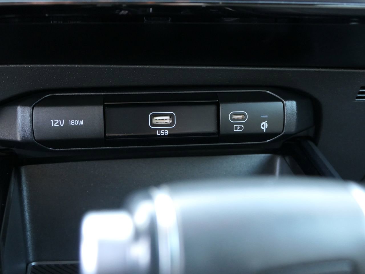 Used 2023 Kia Niro EX image 23