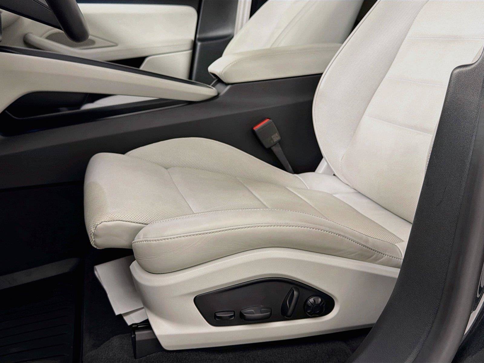 Certified 2026 Porsche Macan Electric RWD image 32