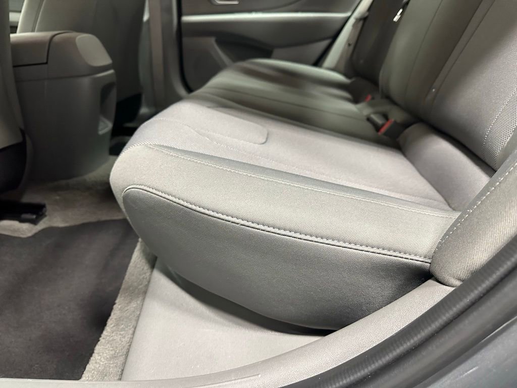 Used 2025 Hyundai Elantra SE image 39