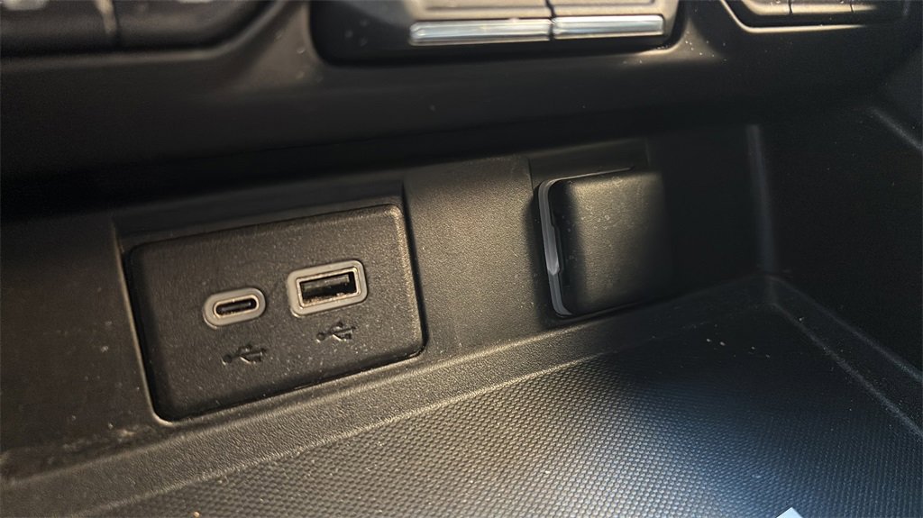 Used 2023 Chevrolet Suburban Premier image 30