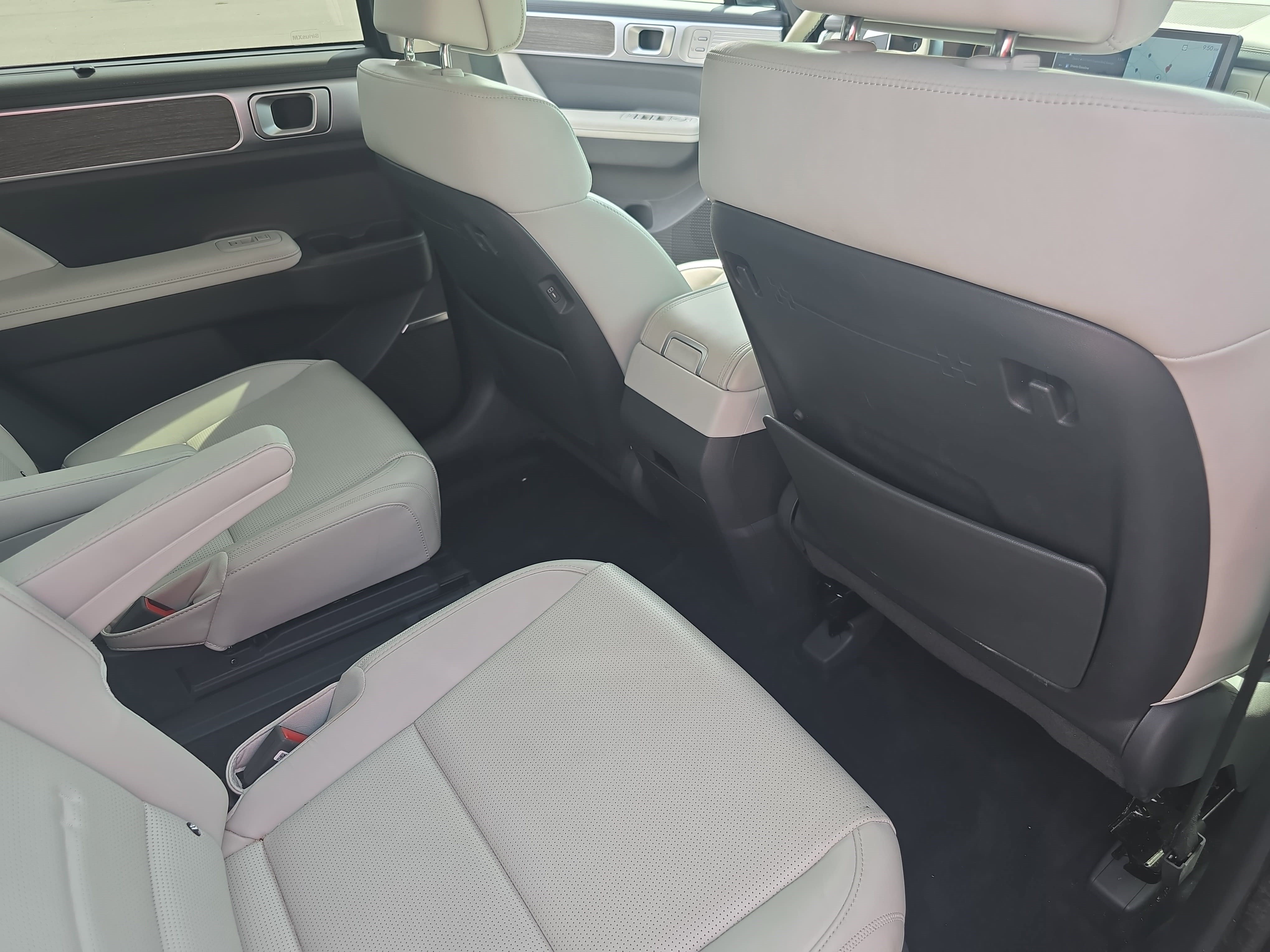 Used 2025 Hyundai Santa Fe Calligraphy AWD/4WD image 10