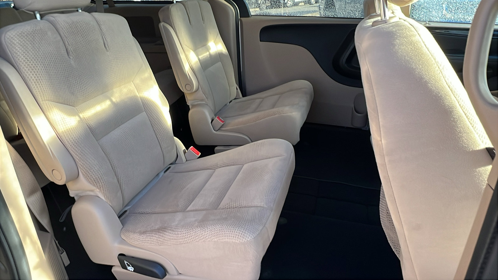 Used 2016 Dodge Grand Caravan SE w/ Quick Order Package 29E SE image 20