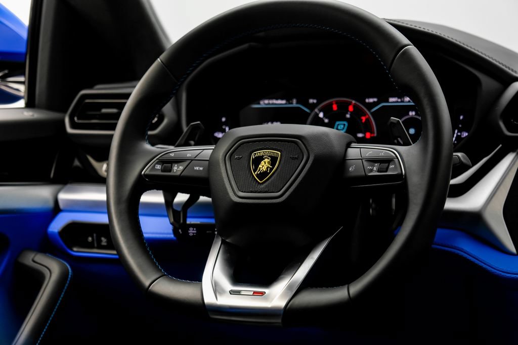 Used 2025 Lamborghini Urus SE AWD/4WD image 18