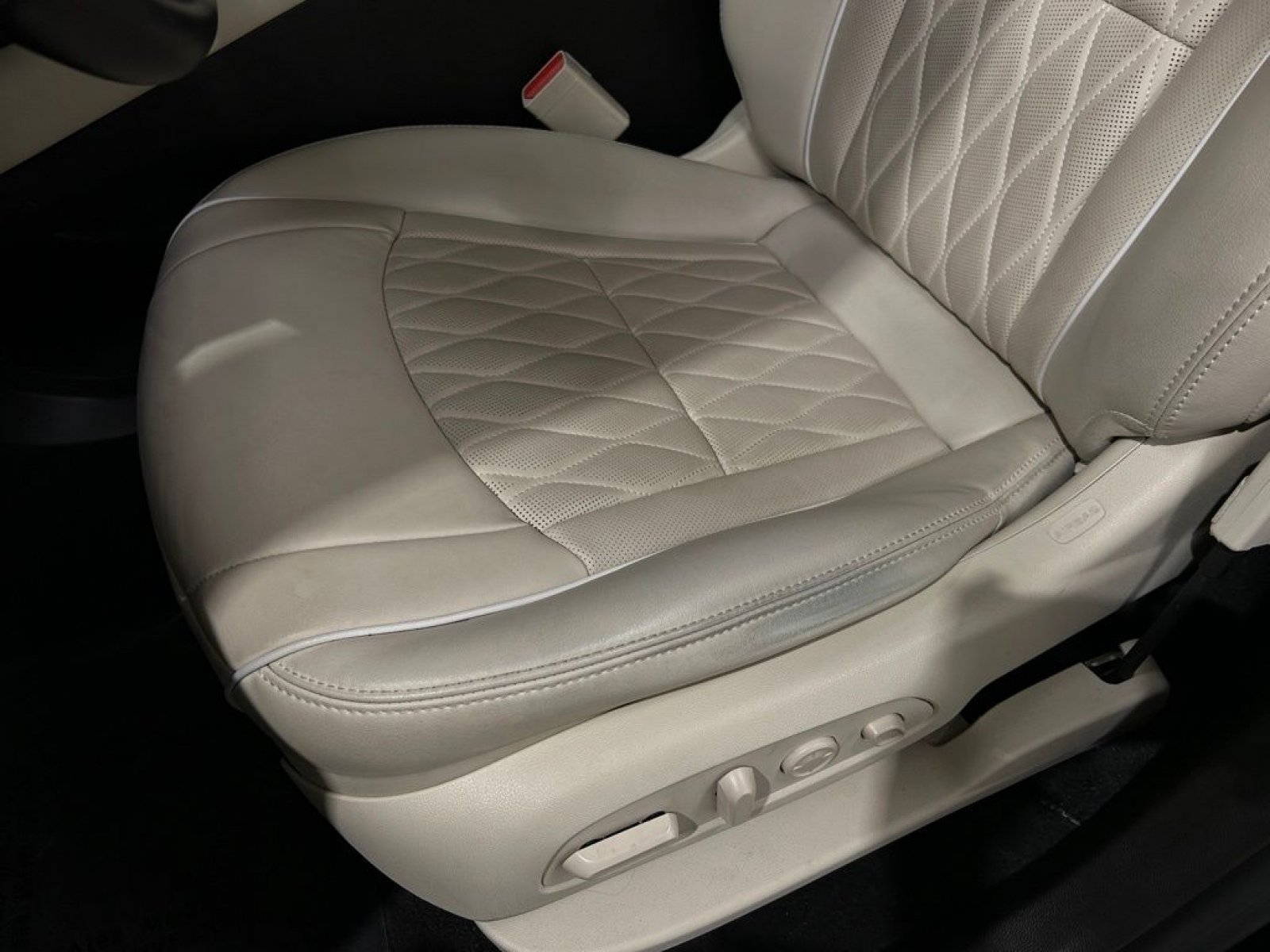 Used 2024 Buick Enclave Avenir w/ Avenir Technology Package FWD image 18