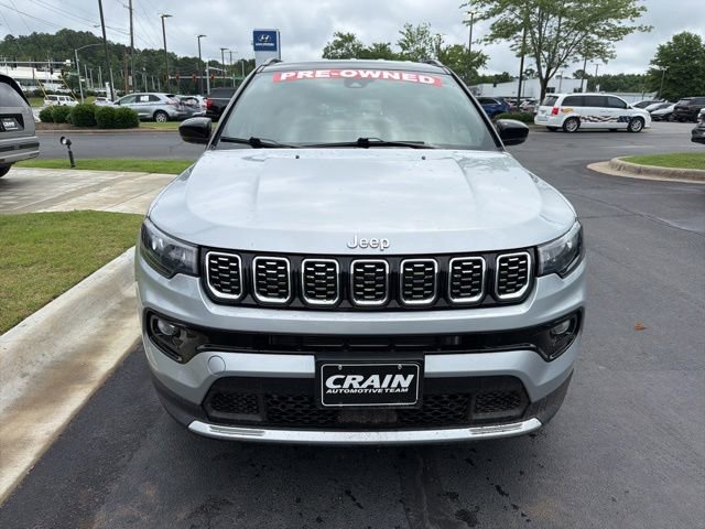 Used 2025 Jeep Compass Limited AWD/4WD image 3