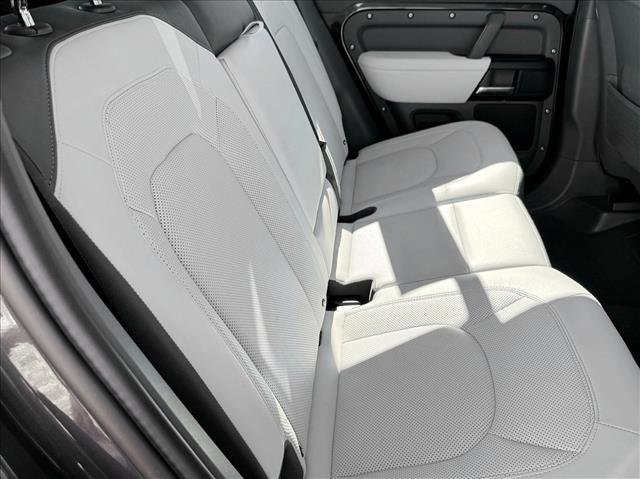 Used 2025 Land Rover Defender 110 V8 image 19