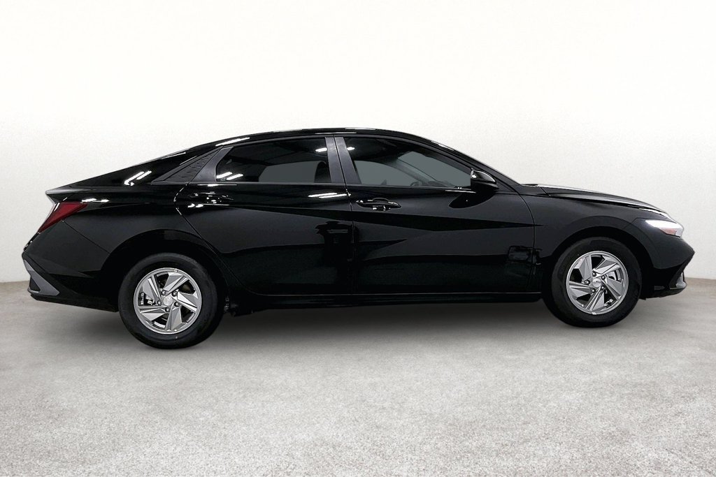 New 2026 Hyundai Elantra SE FWD image 7