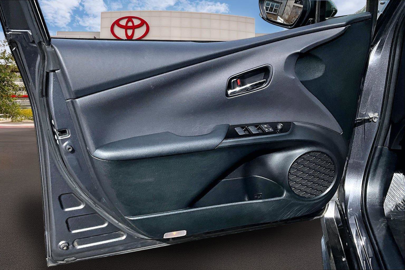 Used 2022 Toyota Prius Prime XLE image 21