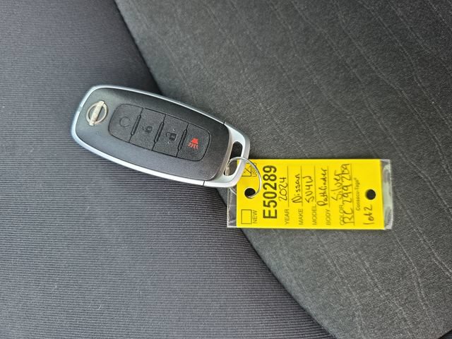 Used 2024 Nissan Pathfinder SV AWD/4WD image 32