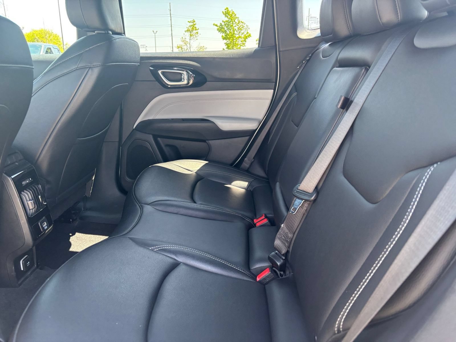 Used 2025 Jeep Compass Limited AWD/4WD image 23
