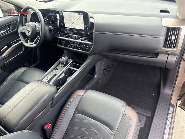 Certified 2025 Nissan Pathfinder Platinum w/ Cargo Package FWD image 11