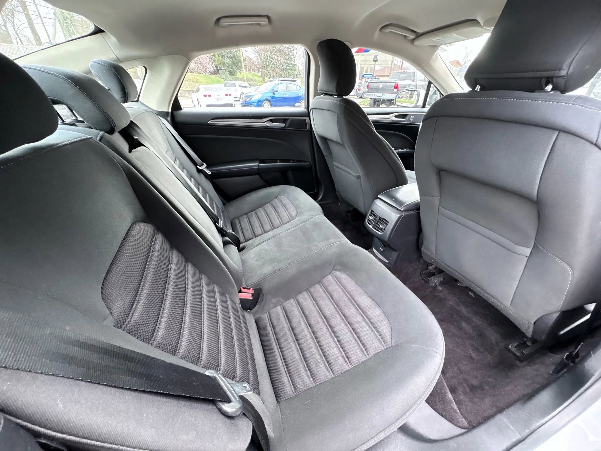 Used 2017 Ford Fusion SE w/ Fusion SE Technology Package image 19