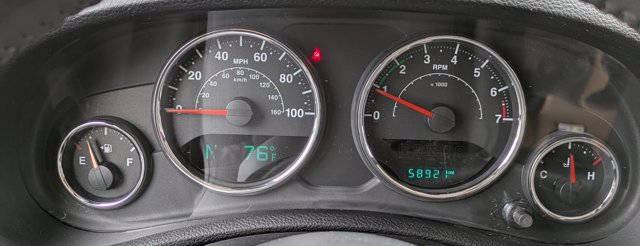 Used 2016 Jeep Wrangler Unlimited Sahara w/ Connectivity Group AWD/4WD image 11