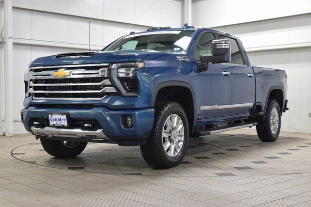 Used 2024 Chevrolet Silverado 3500 High Country w/ Technology Package AWD/4WD image 3