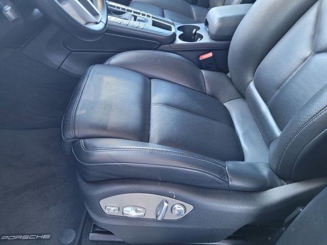 Used 2021 Porsche Macan S AWD/4WD image 16