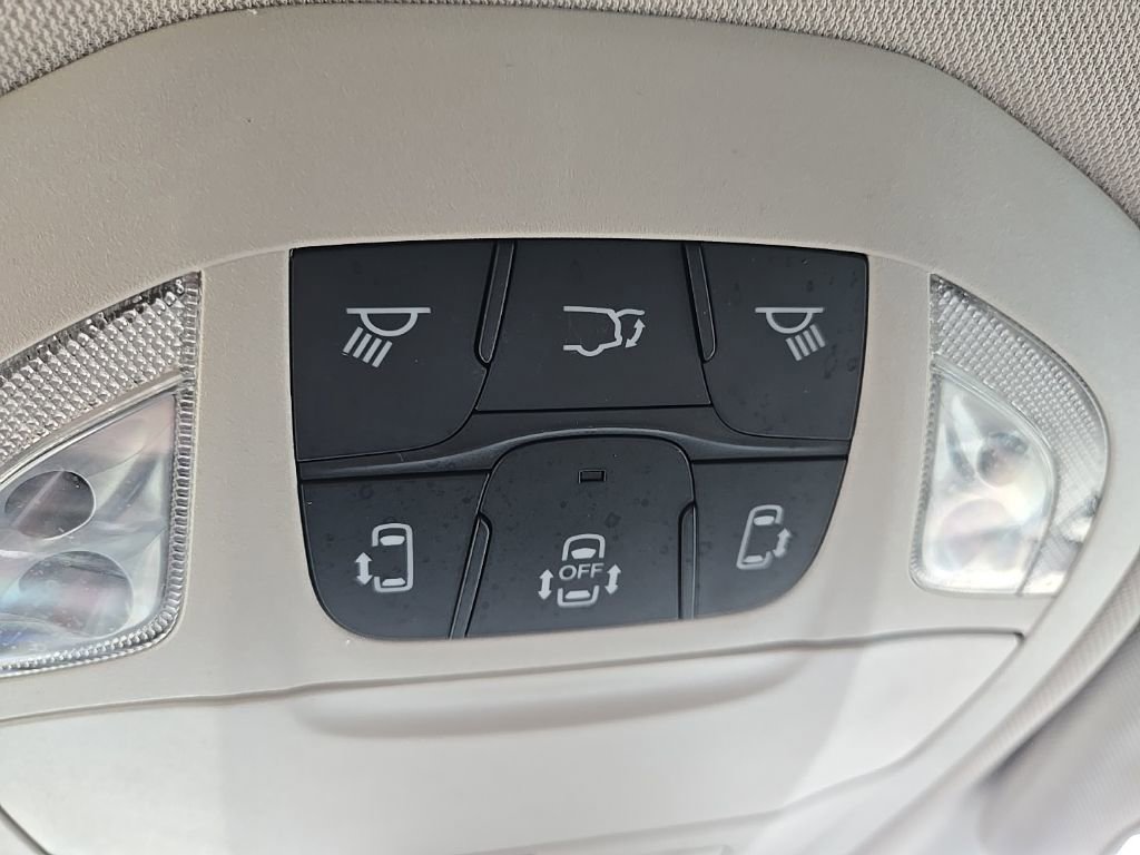 Used 2024 Chrysler Pacifica Touring-L image 64