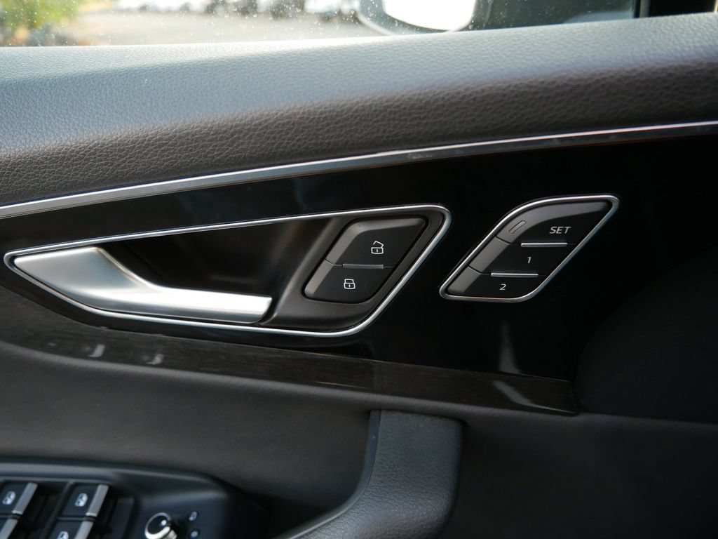 Used 2017 Audi Q7 3.0T Prestige w/ Prestige Package AWD/4WD image 18