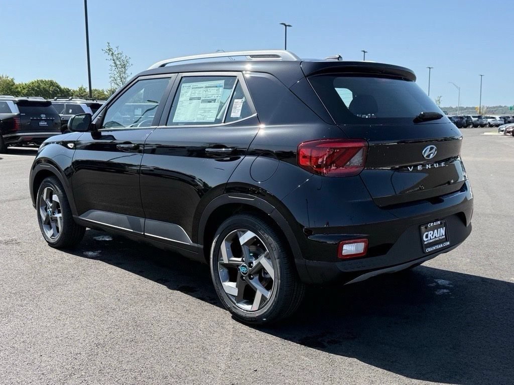 Certified 2025 Hyundai Venue SEL FWD image 7