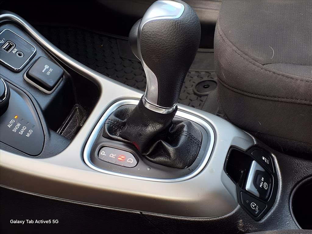 Used 2021 Jeep Compass Sport w/ Cold Weather Group image 17