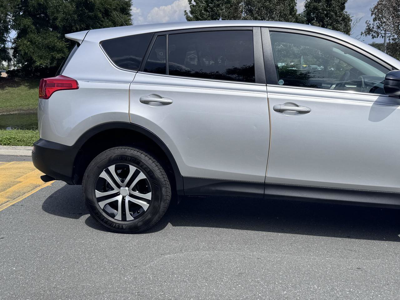 Used 2015 Toyota RAV4 LE AWD/4WD image 30