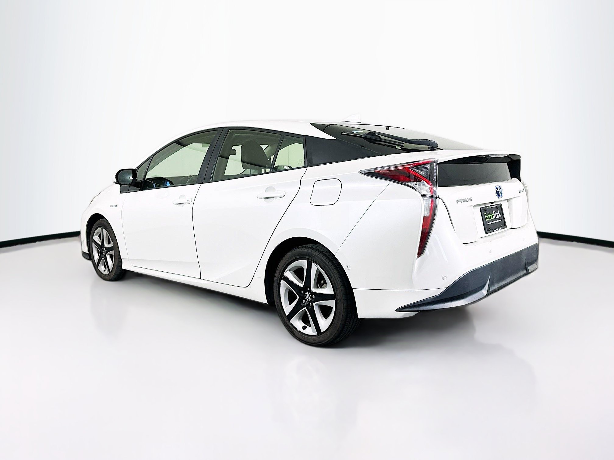 Used 2017 Toyota Prius Three Touring FWD image 5