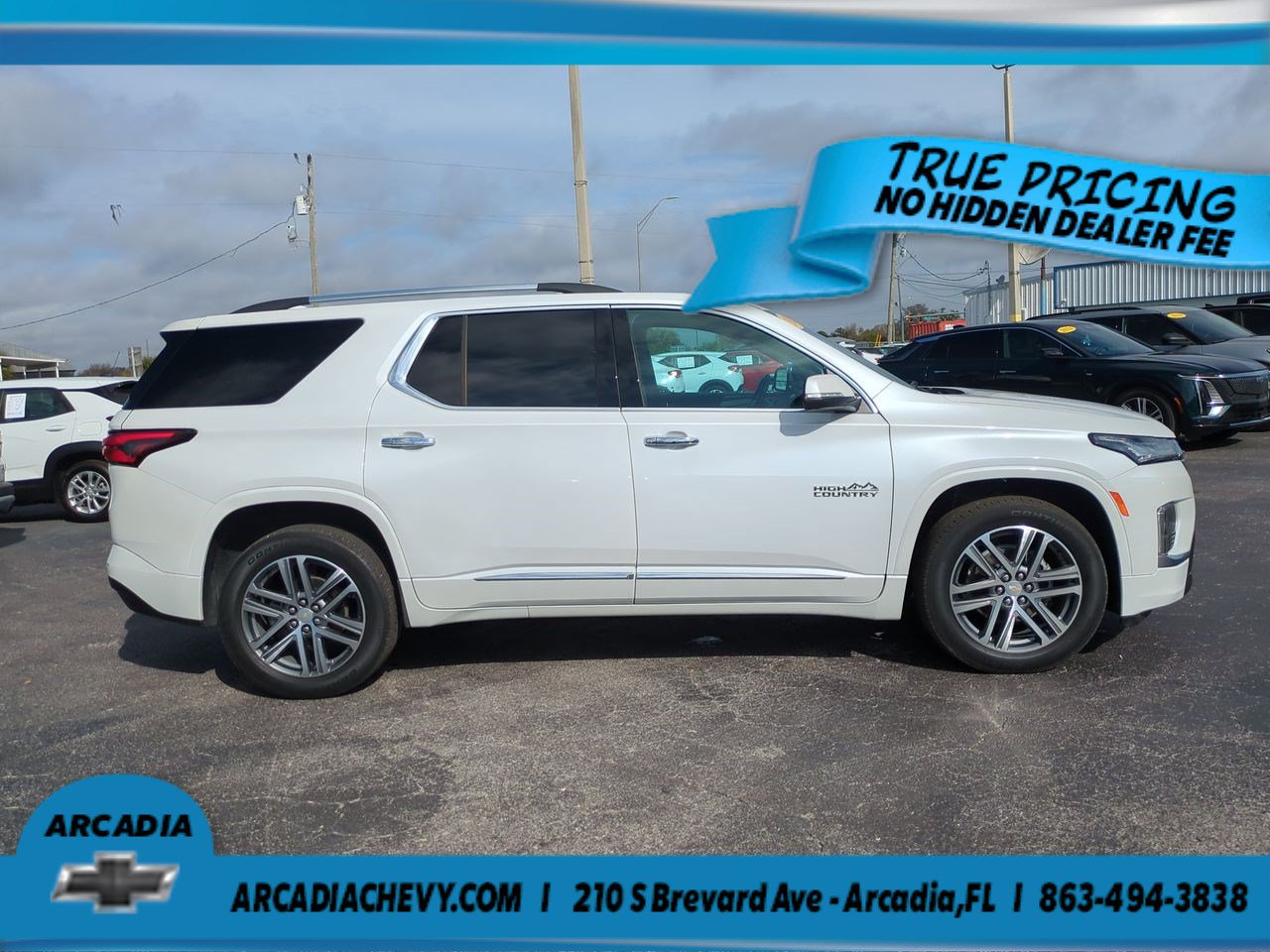 Used 2023 Chevrolet Traverse High Country FWD image 3