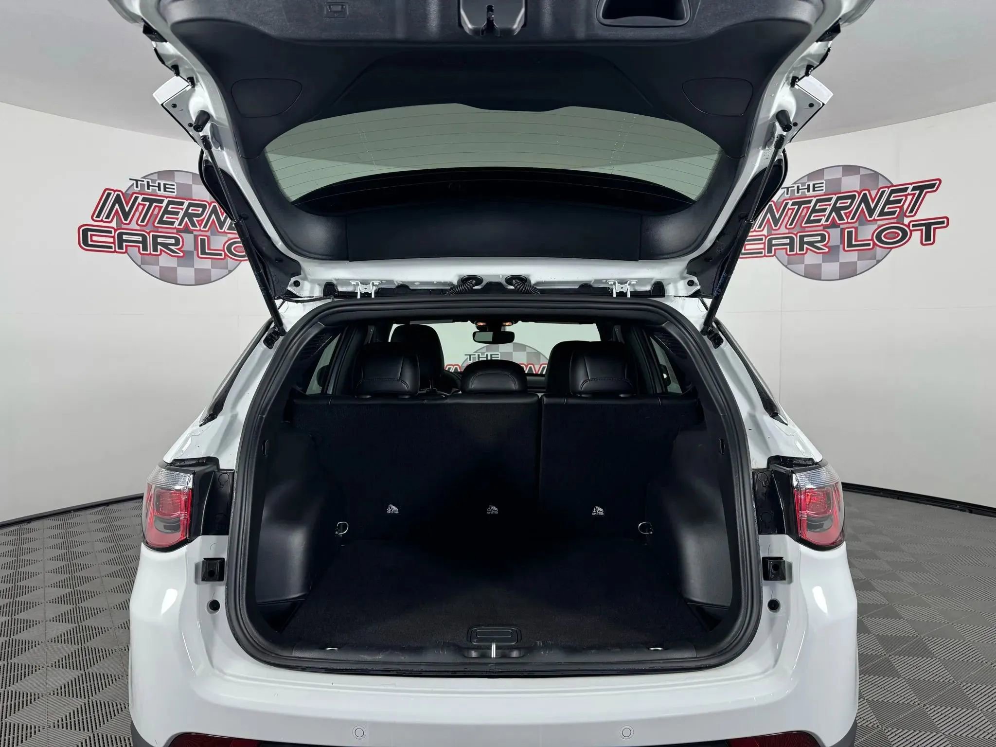 Used 2025 Jeep Compass Limited image 27