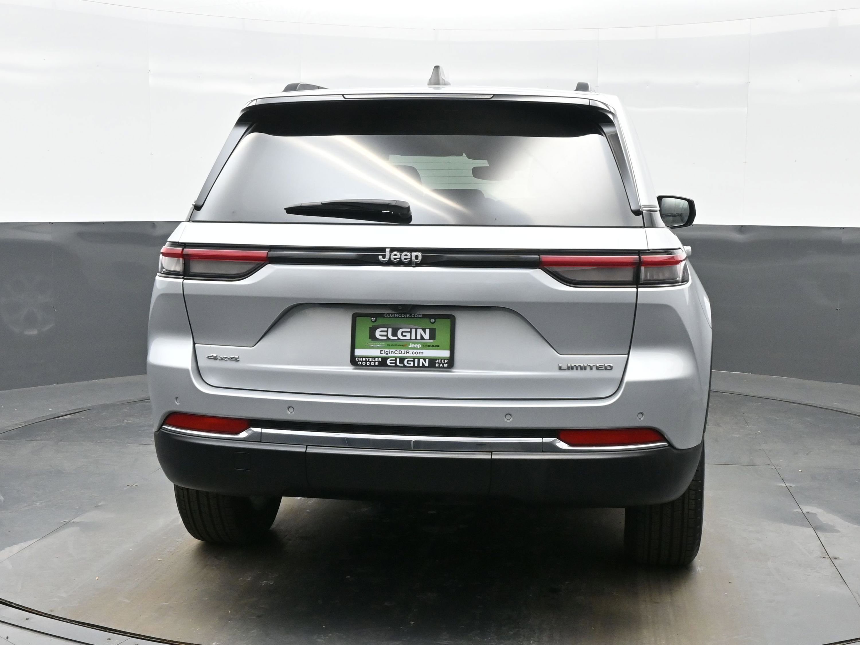 Used 2024 Jeep Grand Cherokee Limited image 5