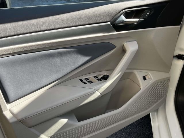 Used 2025 Volkswagen Jetta SE image 16