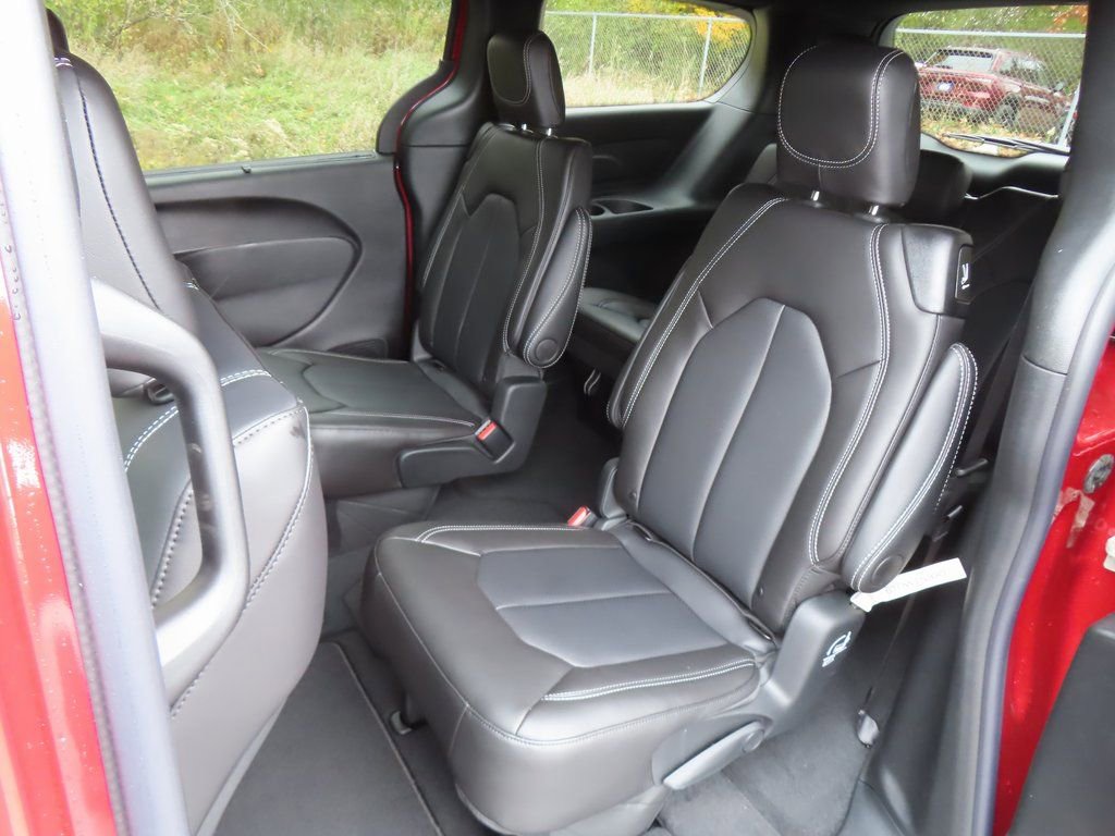 New 2026 Chrysler Pacifica Select image 22