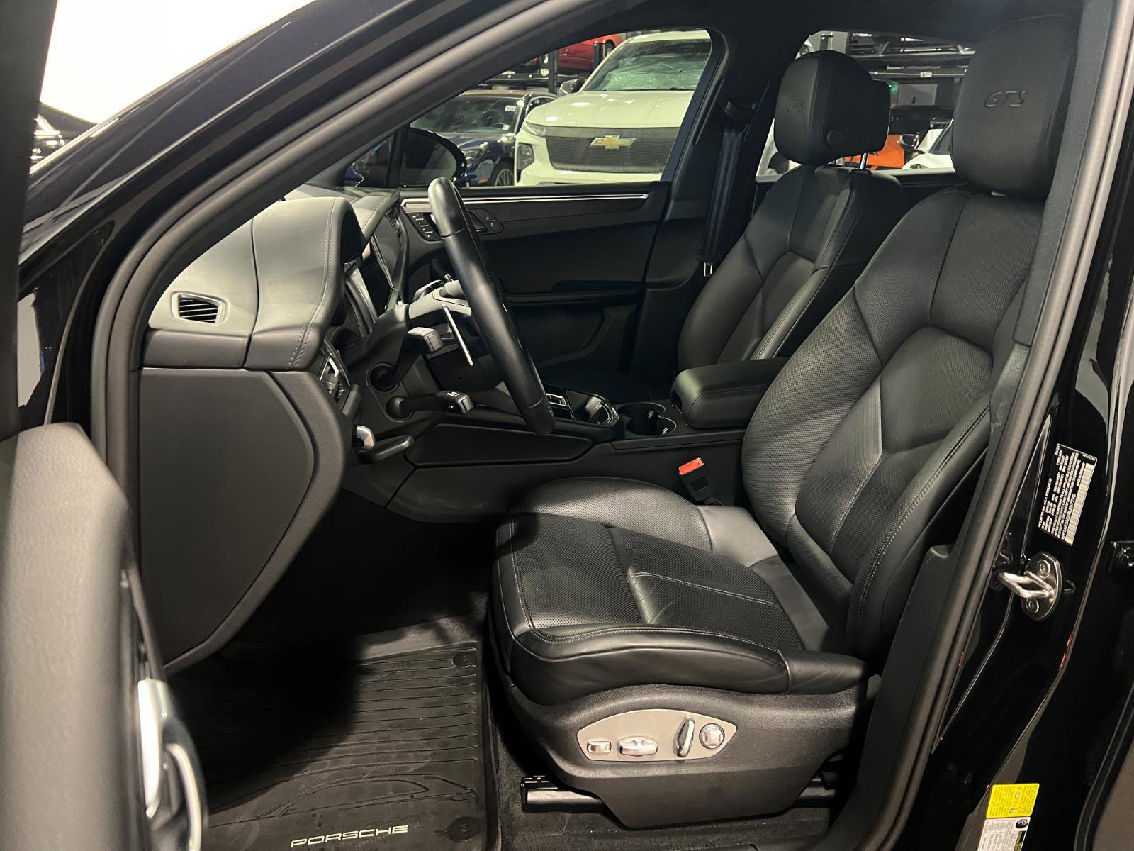 Used 2024 Porsche Macan GTS image 9