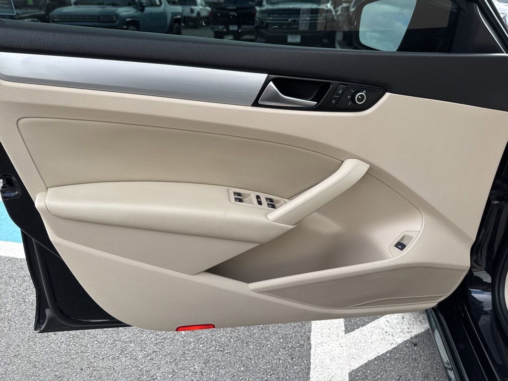 Used 2013 Volkswagen Passat TDI SE image 14