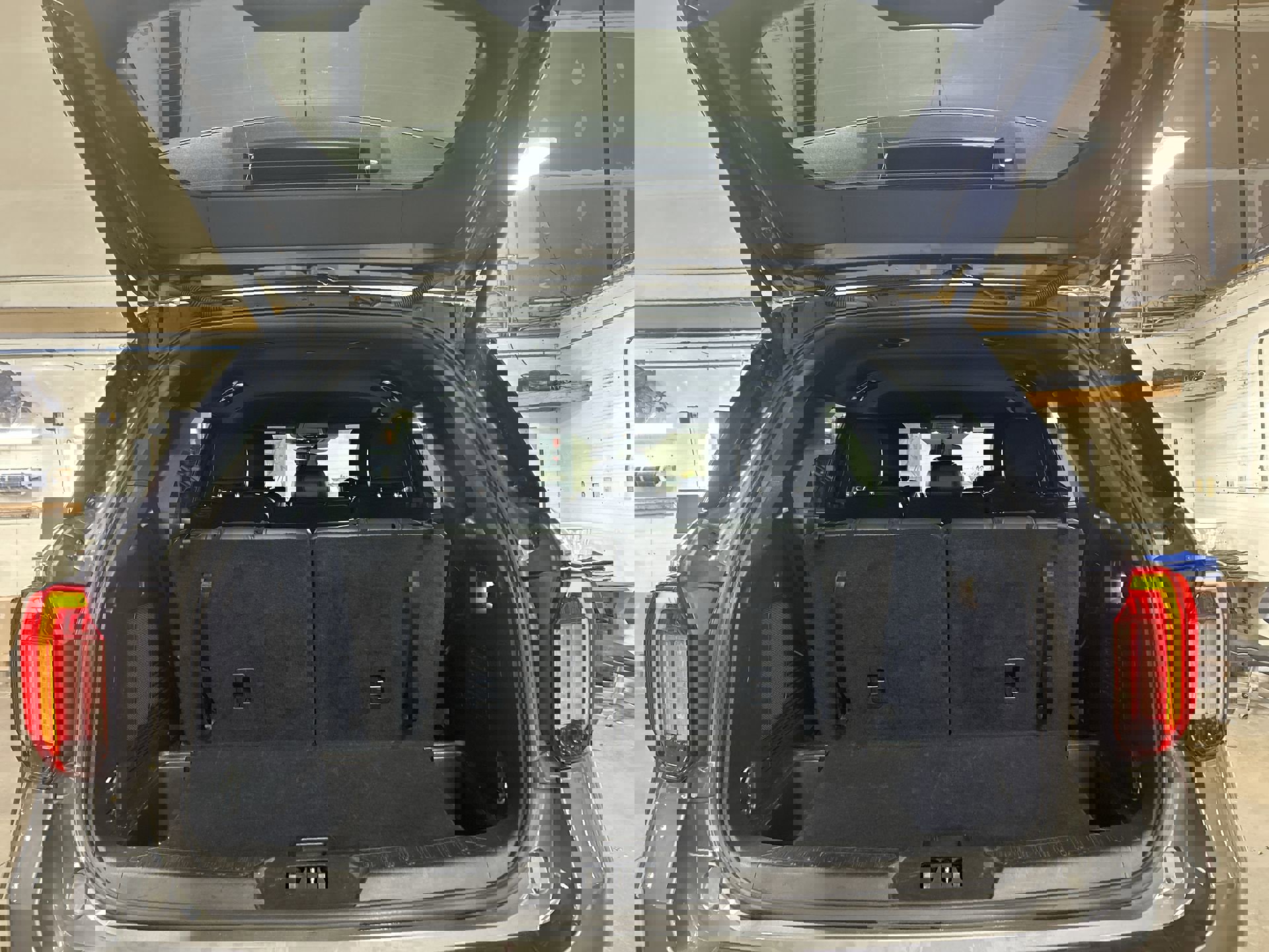 Used 2025 Ford Explorer ST-Line w/ ST-Line Street Pack image 27