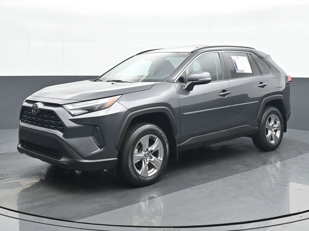 Used 2022 Toyota RAV4 XLE w/ Convenience Package image 2