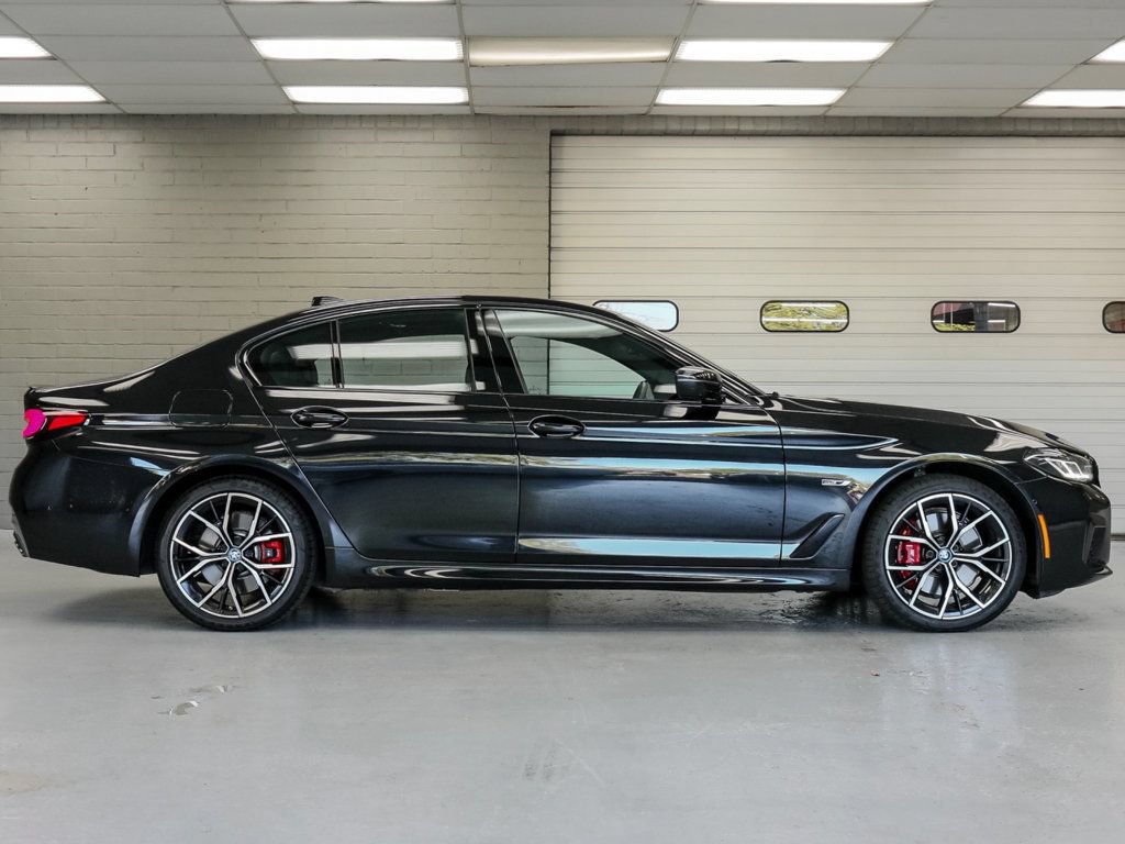 Used 2023 BMW 530e xDrive w/ Premium Package AWD/4WD image 3