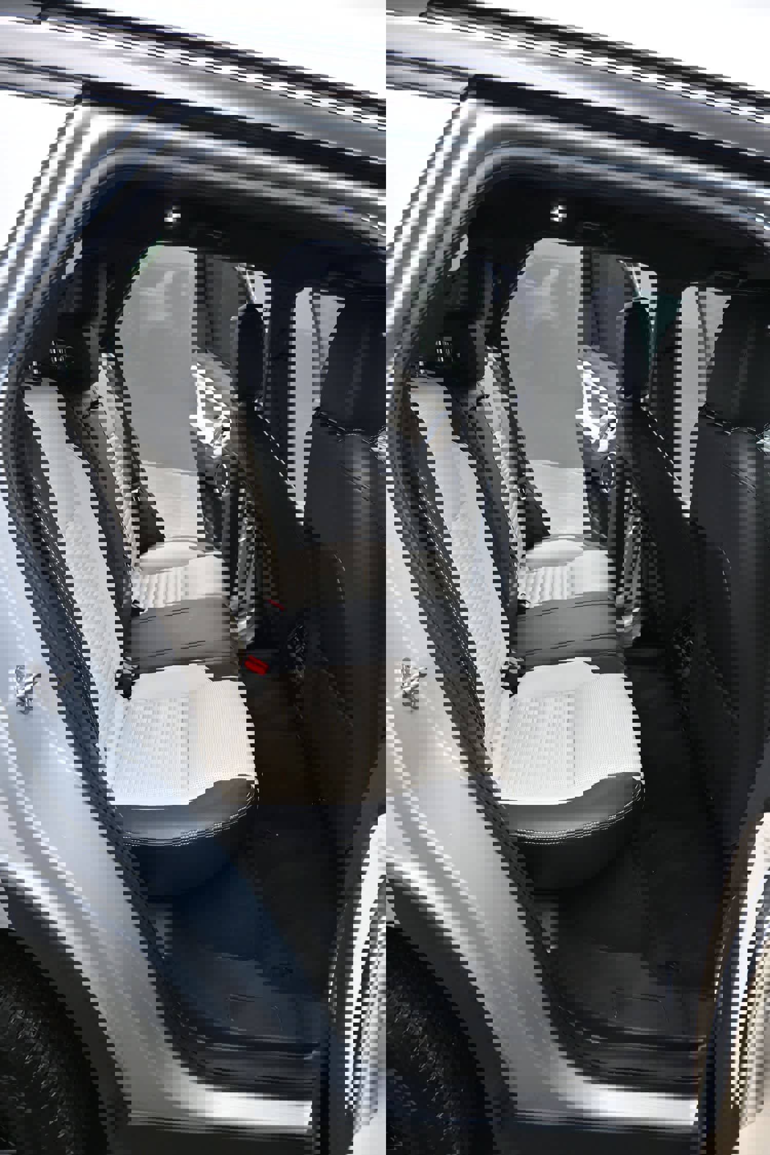 Used 2023 Land Rover Discovery Sport SE R-Dynamic image 14